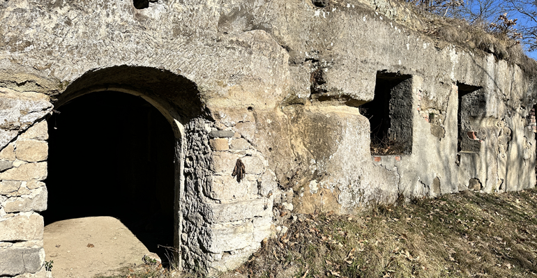 Whispers of Stone – The Hidden Cave Dwellings of Lišov